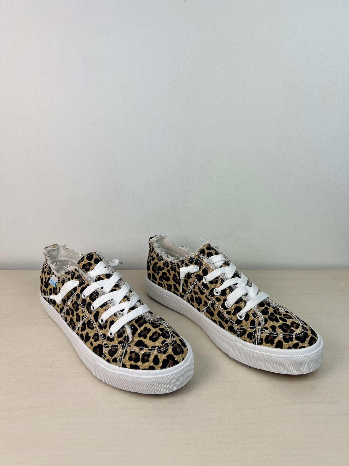 Shoes Sneakers By Clothes Mentor In Animal Print, Size: 11