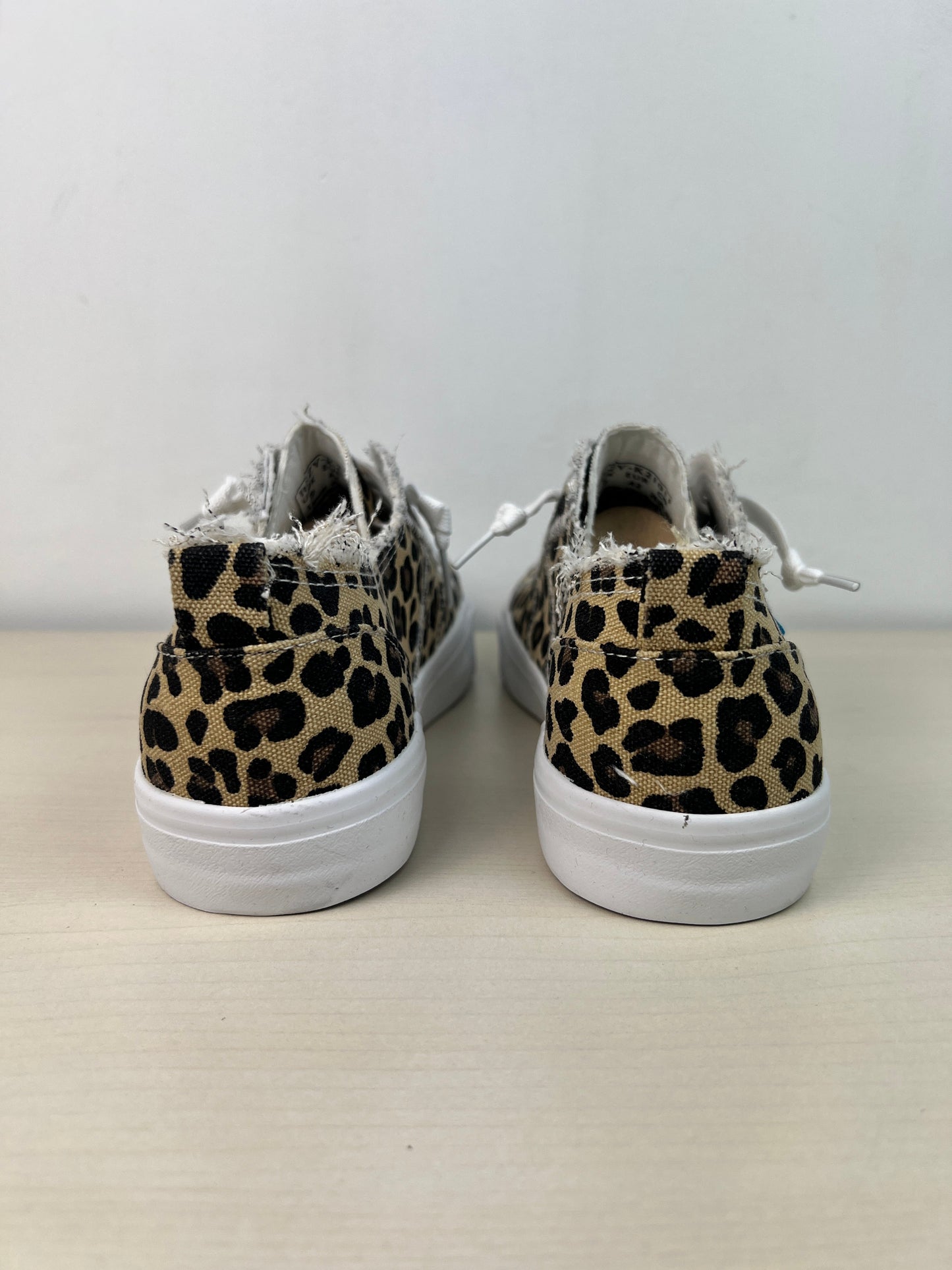 Shoes Sneakers By Clothes Mentor In Animal Print, Size: 11