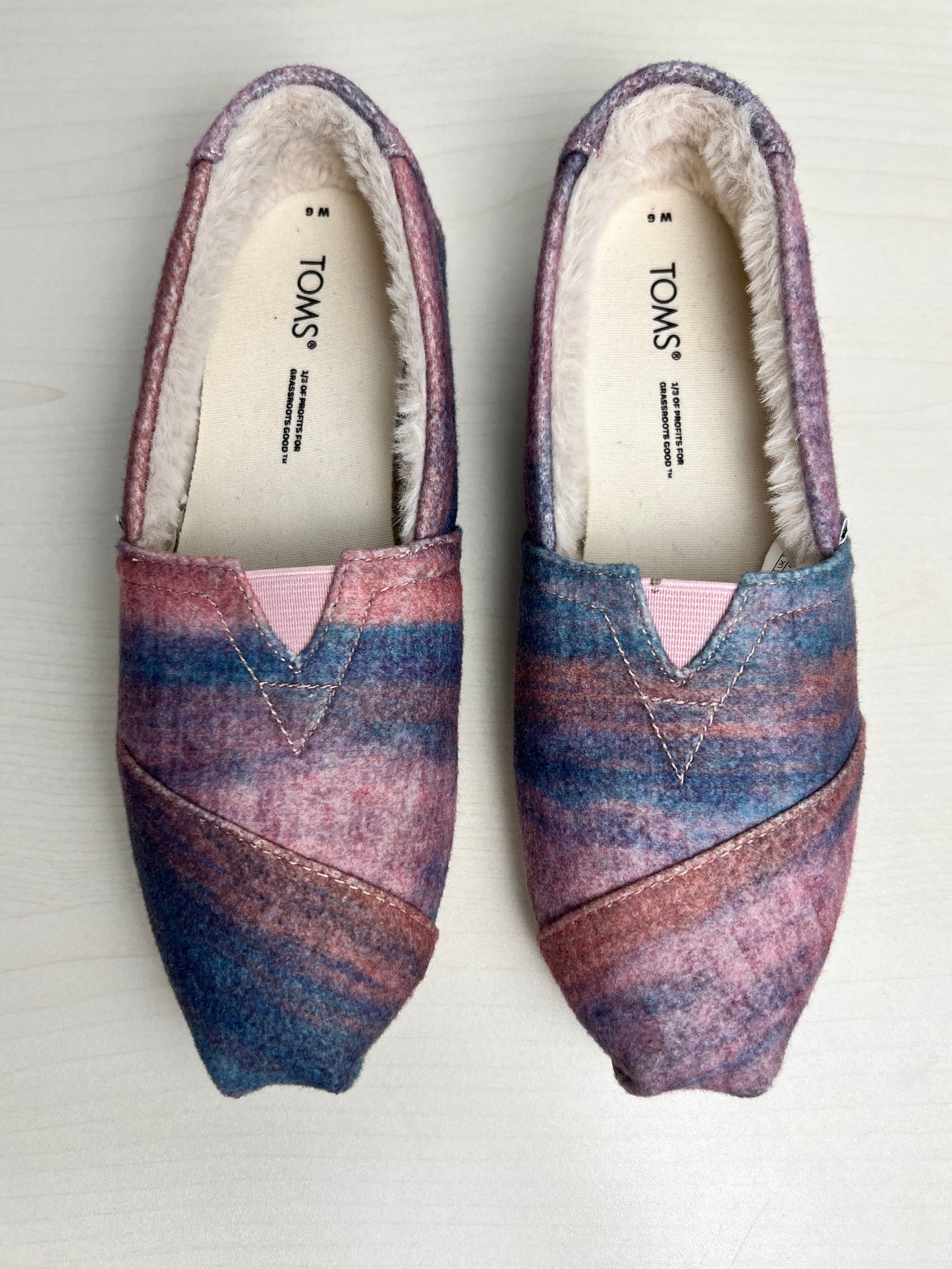 Shoes Flats By Toms In Blue & Pink, Size: 6