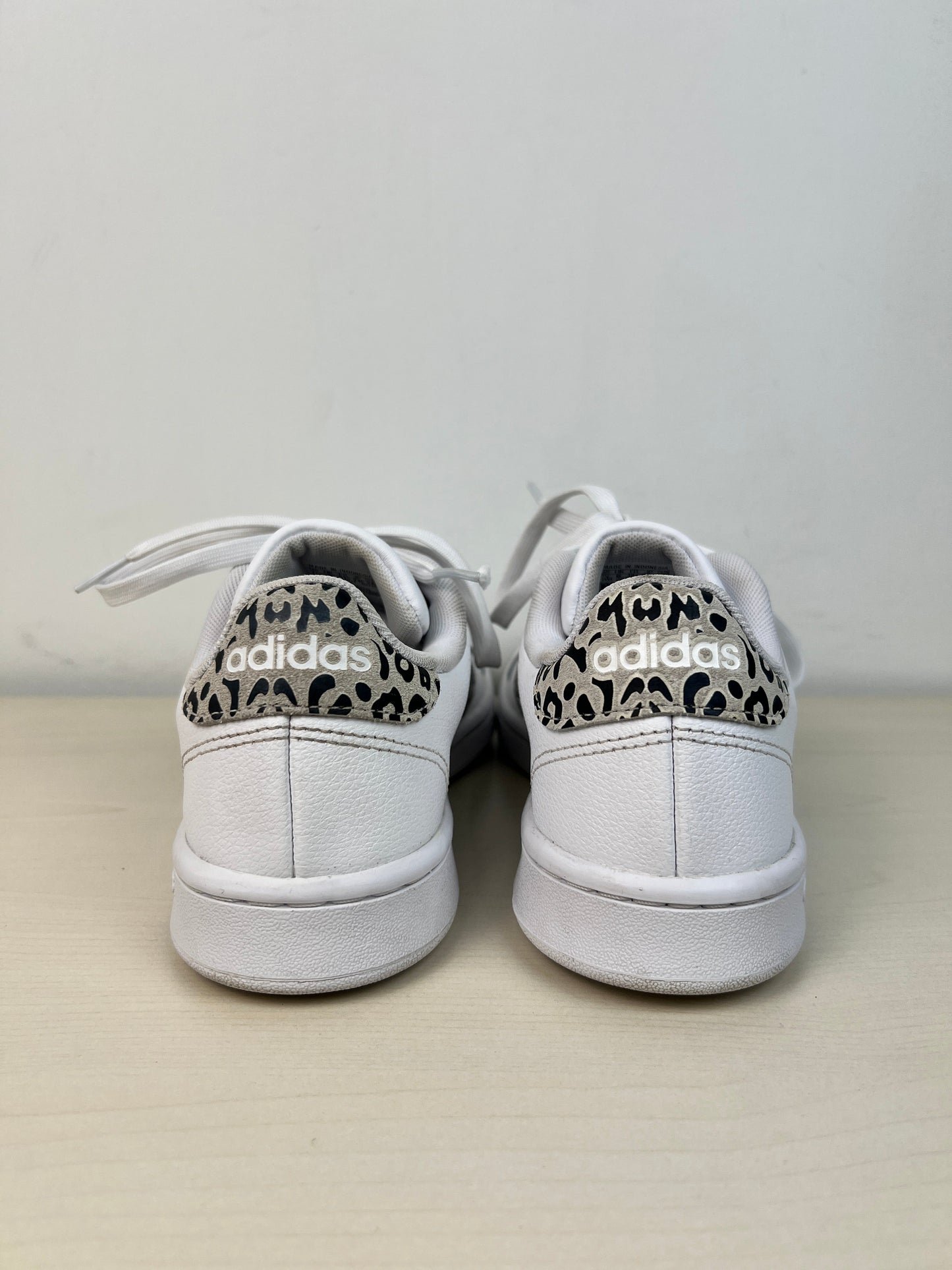 Shoes Sneakers By Adidas In White, Size: 7.5