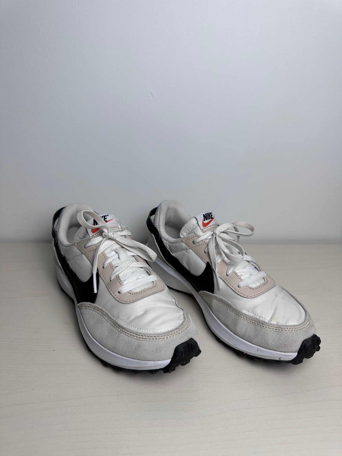 Shoes Sneakers By Nike In White, Size: 8