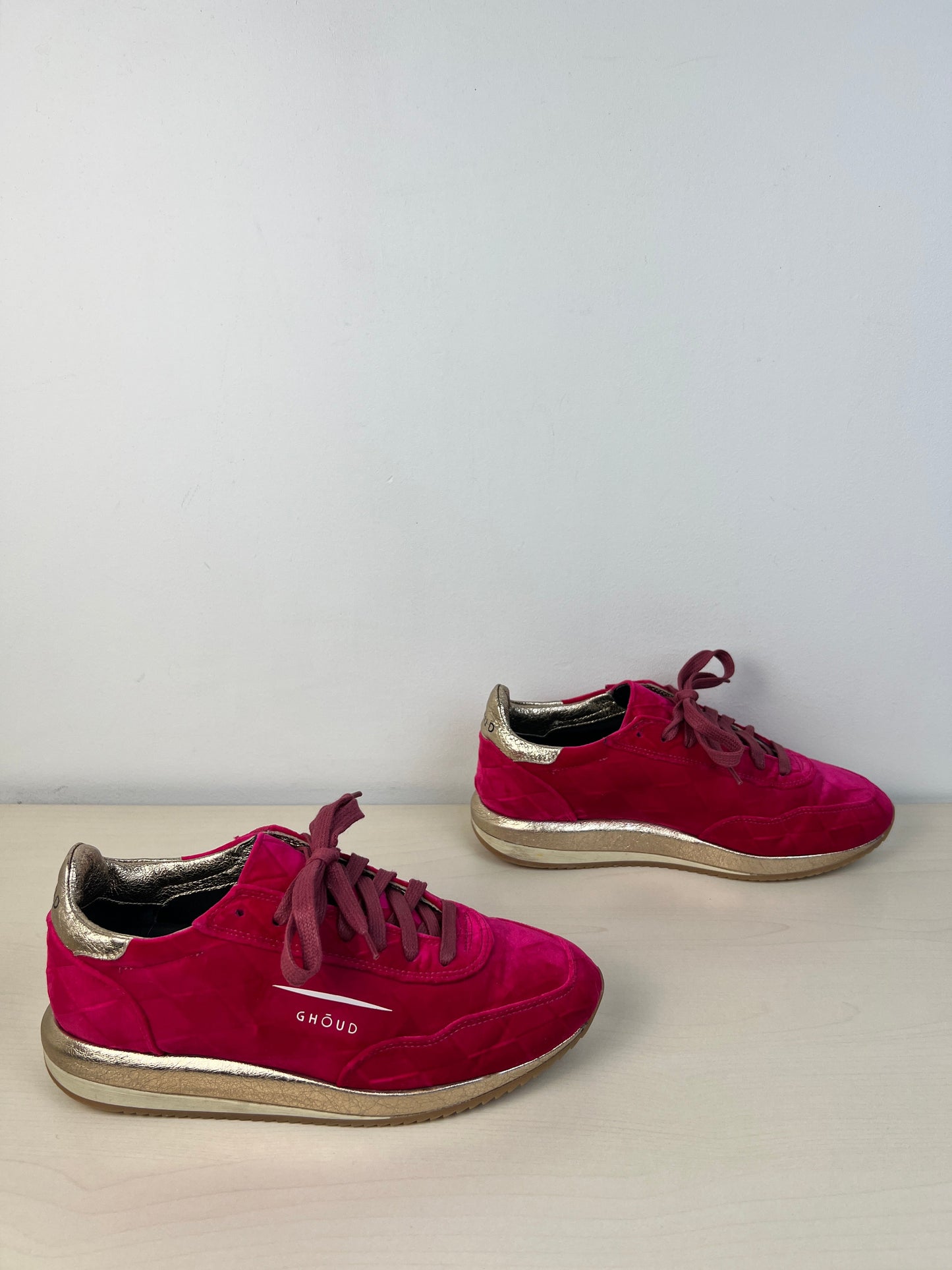 Shoes Sneakers By GHOUD In Pink, Size: 6