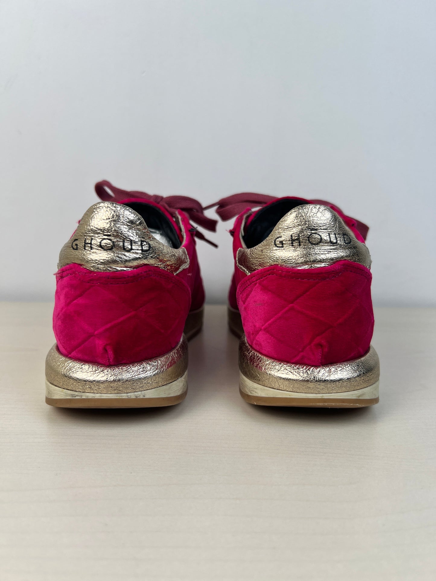 Shoes Sneakers By GHOUD In Pink, Size: 6