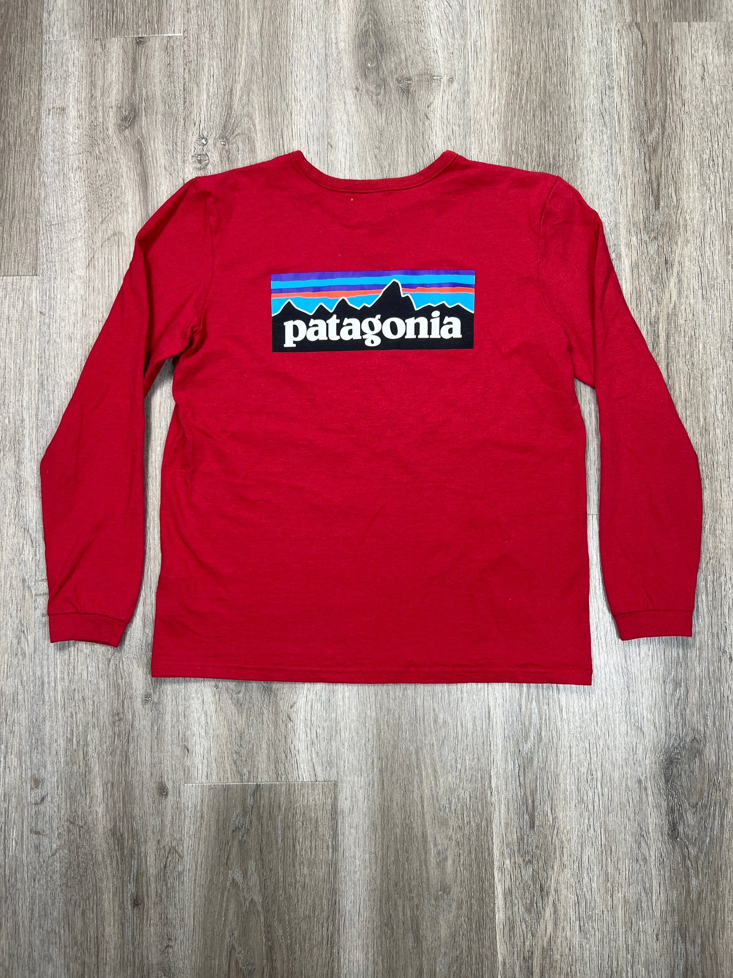 Top Long Sleeve By Patagonia In Red, Size: M