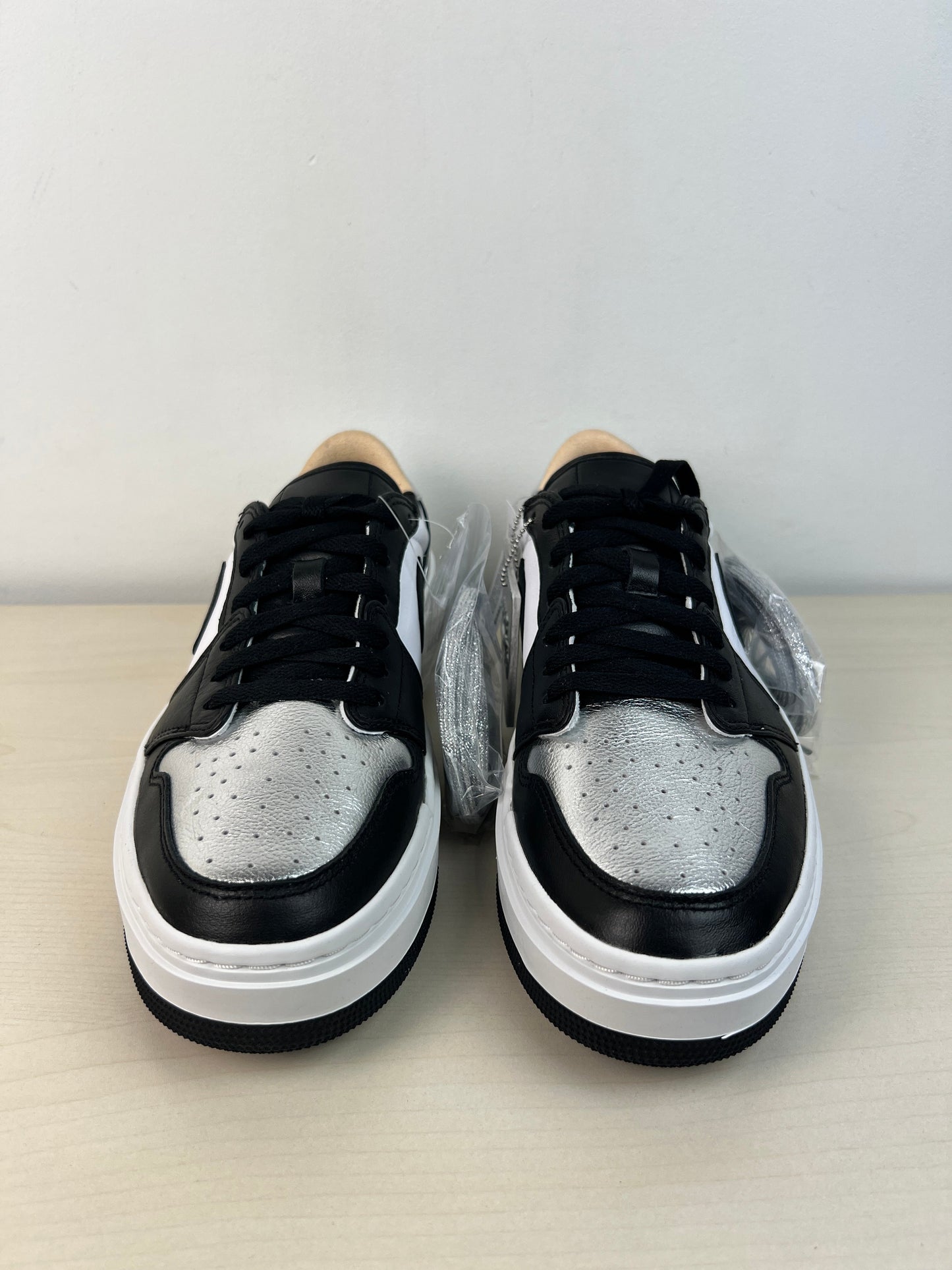 Shoes Sneakers By Nike In Black & Silver, Size: 10.5