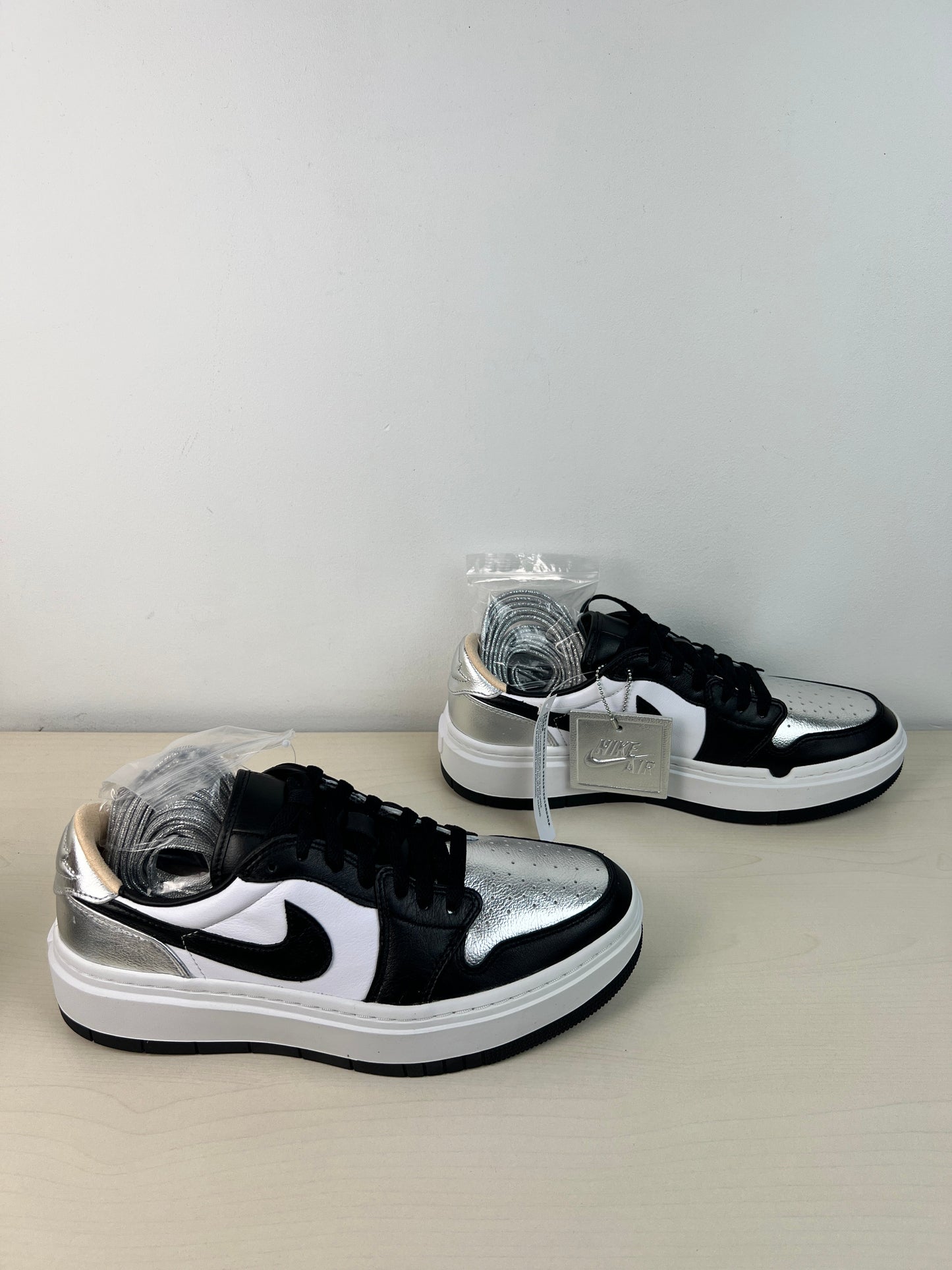 Shoes Sneakers By Nike In Black & Silver, Size: 10.5