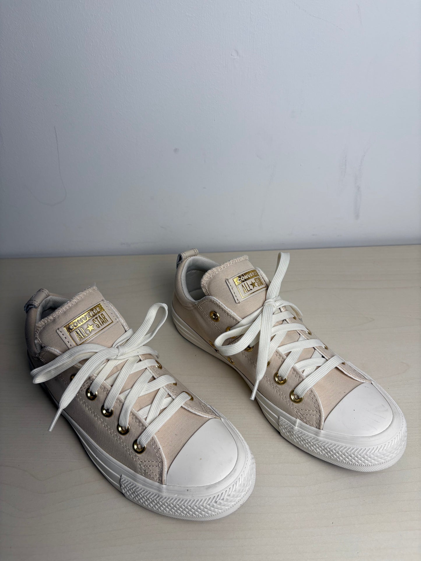 Shoes Sneakers By Converse In Tan, Size: 7.5