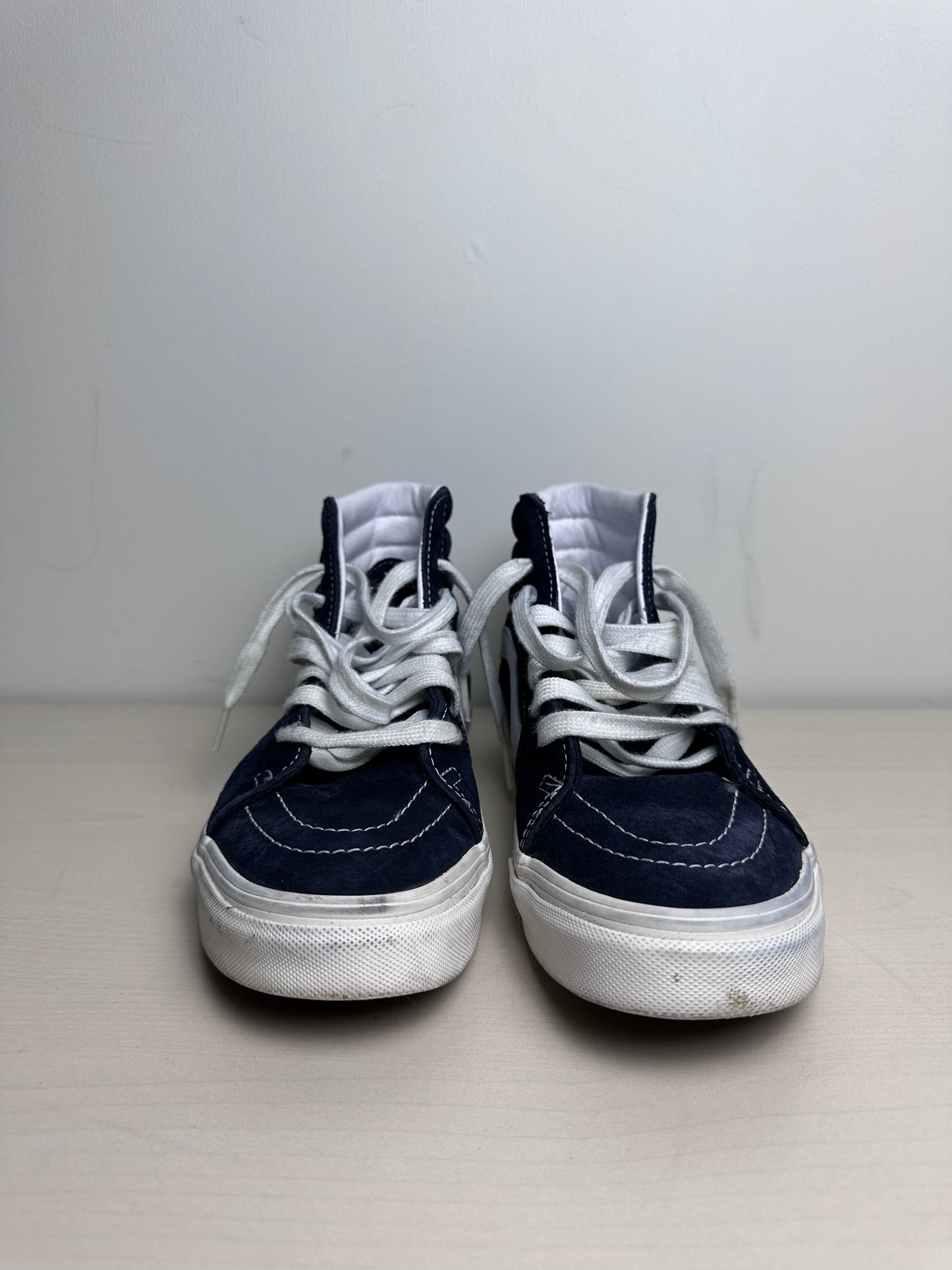 Shoes Sneakers By Vans In Navy, Size: 7