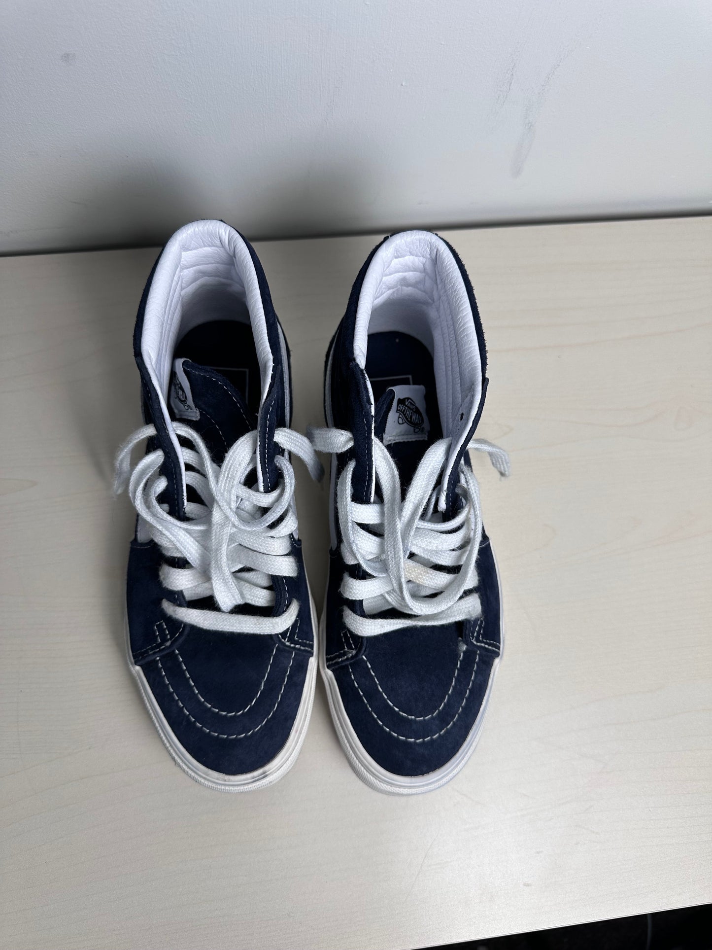 Shoes Sneakers By Vans In Navy, Size: 7