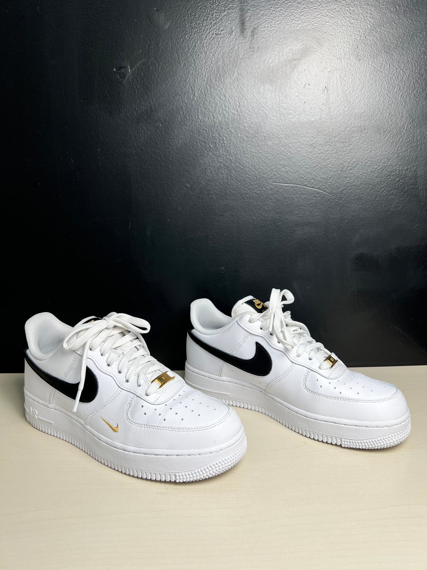 Shoes Sneakers By Nike In Black & White, Size: 9.5