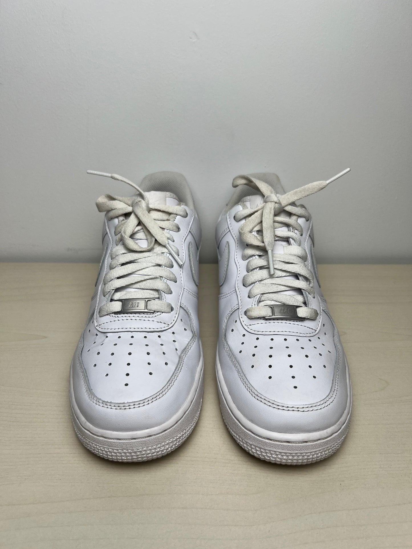 Shoes Sneakers By Nike In White, Size: 9.5