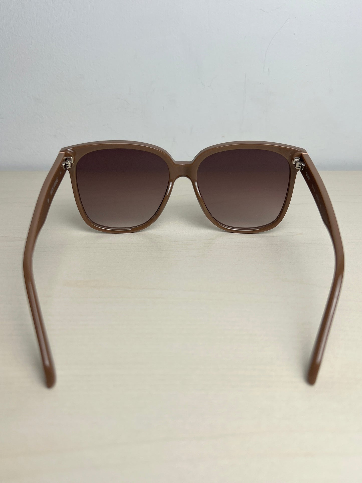 Sunglasses By QUAY, Size: Large