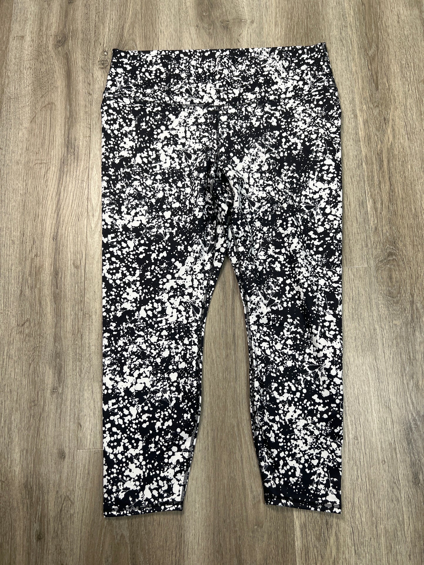 Athletic Leggings By Fabletics In Black & White, Size: 1x