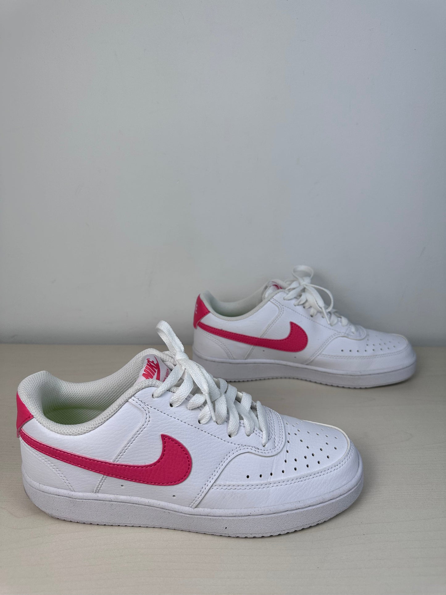 Shoes Sneakers By Nike In White, Size: 8