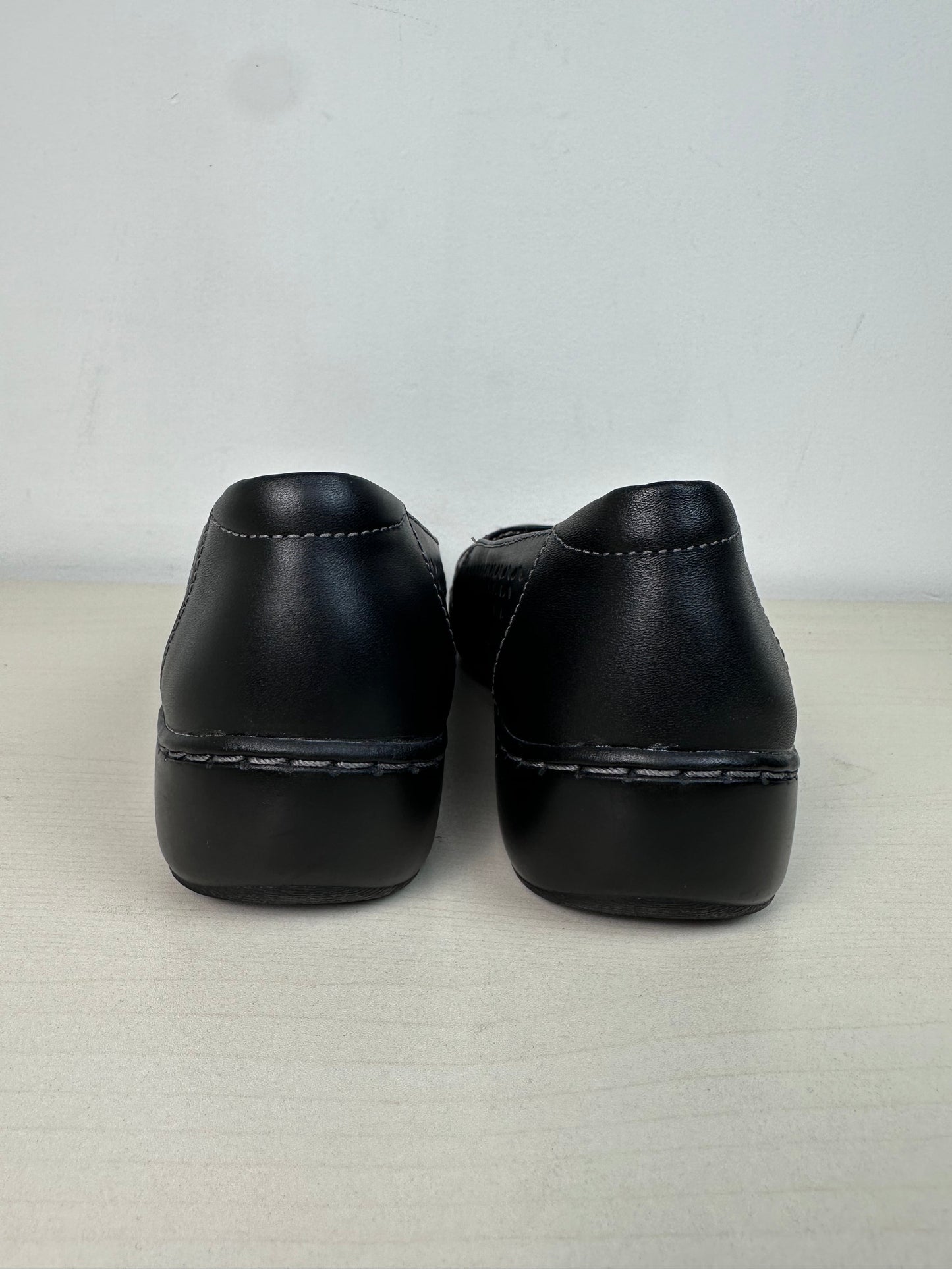 Shoes Flats By Clarks In Black, Size: 6.5