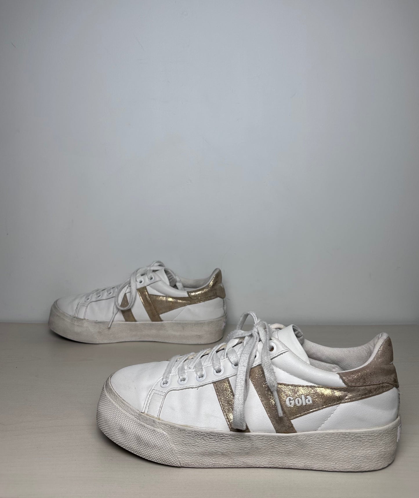 Shoes Sneakers By Gola In Gold & White, Size: 9