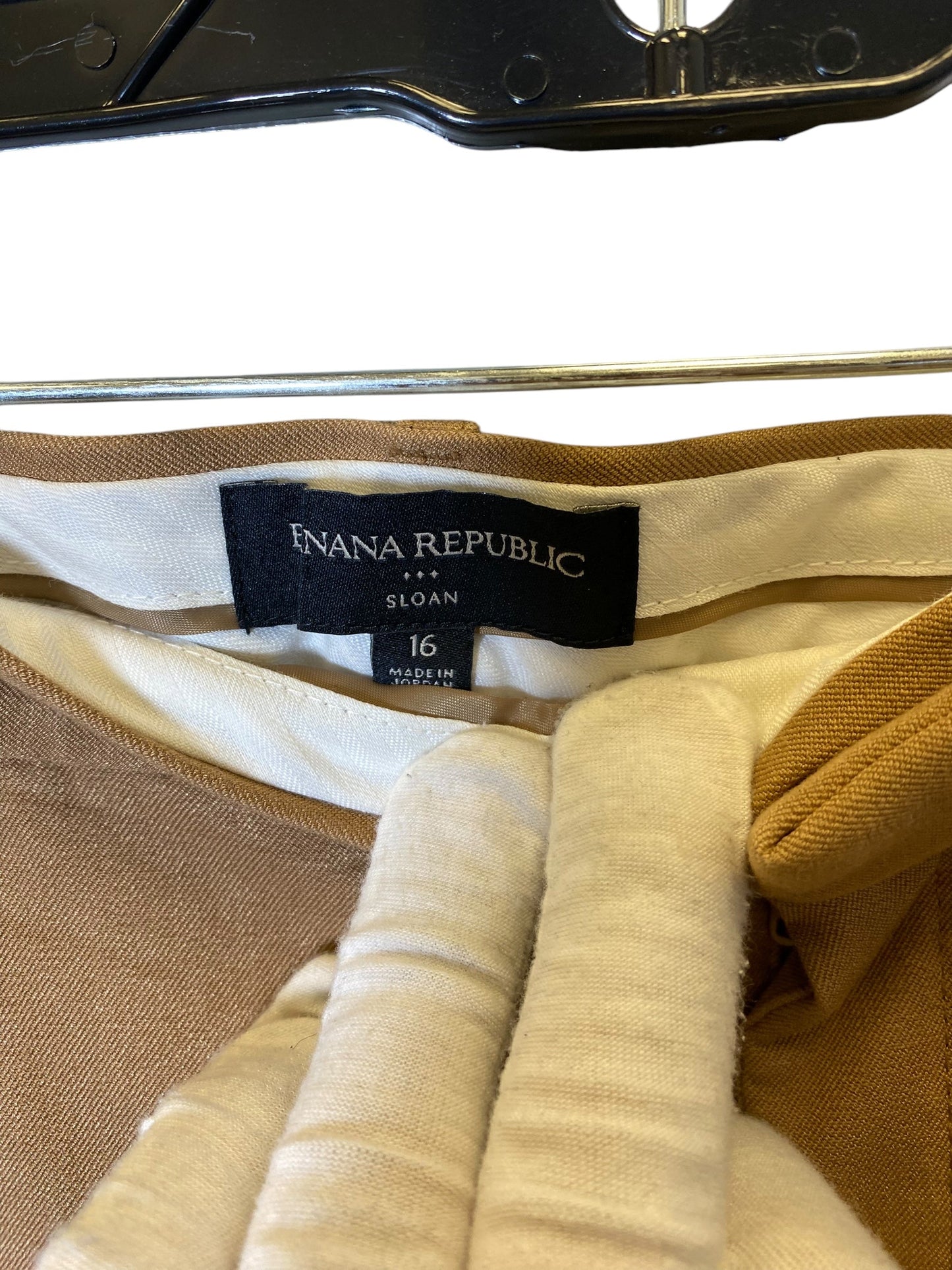 Pants Cropped By Banana Republic In Beige, Size: 16