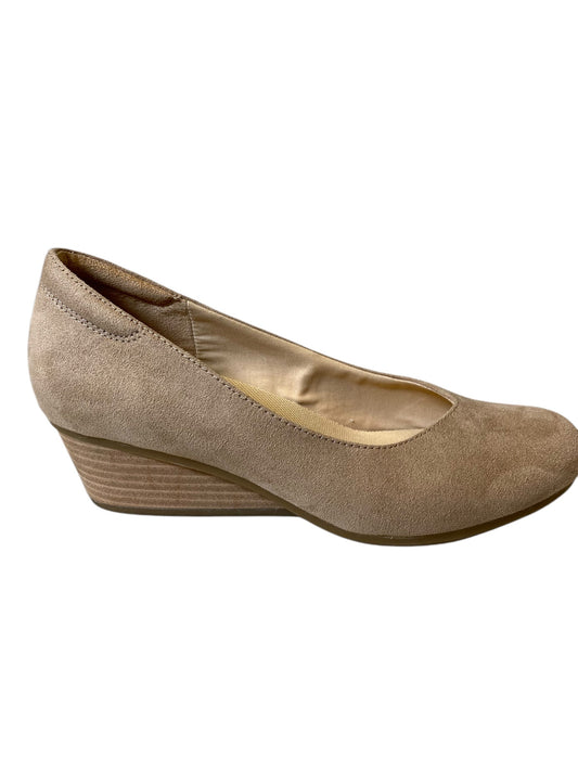 Shoes Heels Wedge By Dr Scholls In Beige, Size: 7