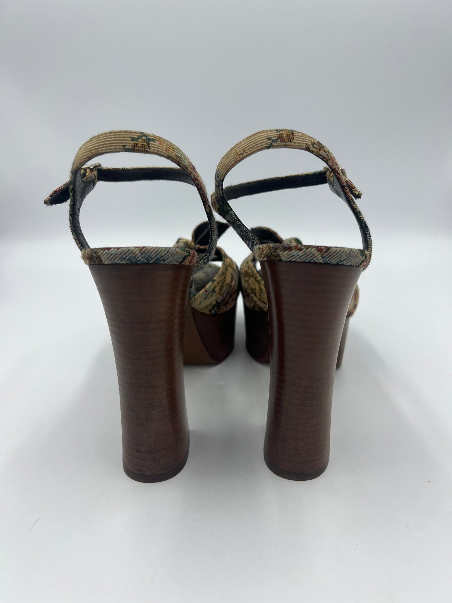 Yves Saint Laurent Designer Shoes  Size: 10.5 / 40.5