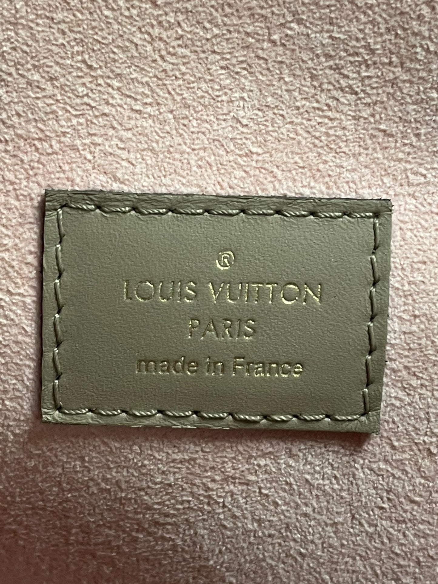 Handbag Luxury Designer By Louis Vuitton, Size: Medium