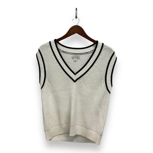 Vest Sweater By Clothes Mentor  Size: M