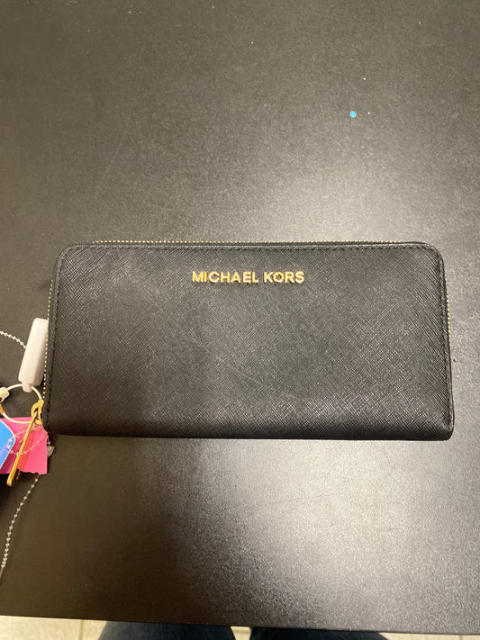 Wallet Designer By Michael Kors  Size: Medium