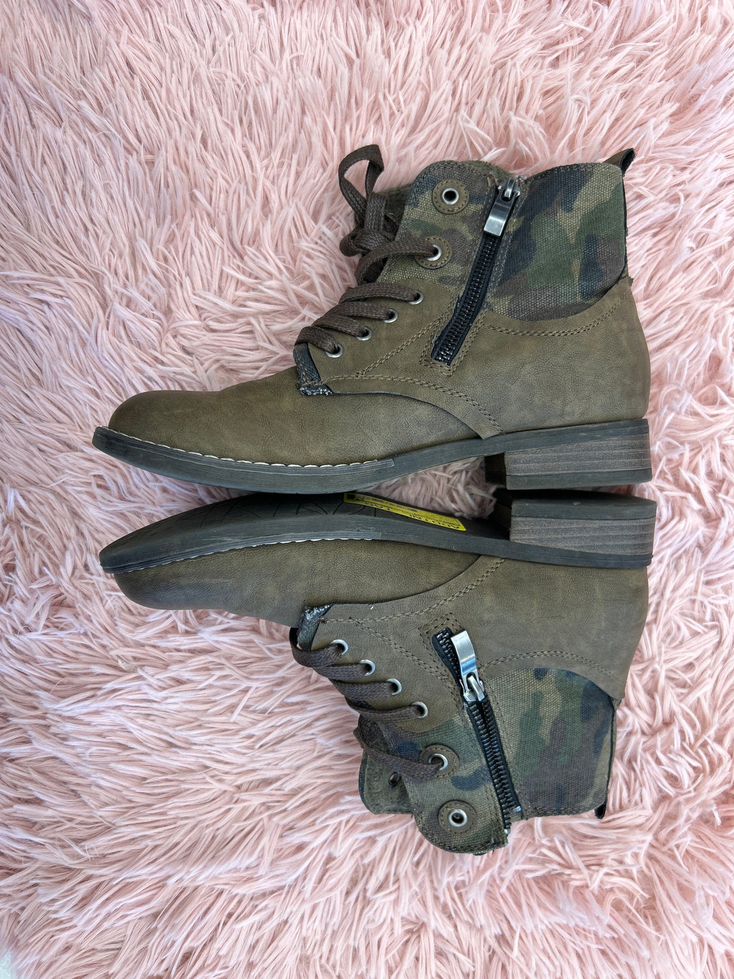 Boots Combat By Clothes Mentor  Size: 6.5