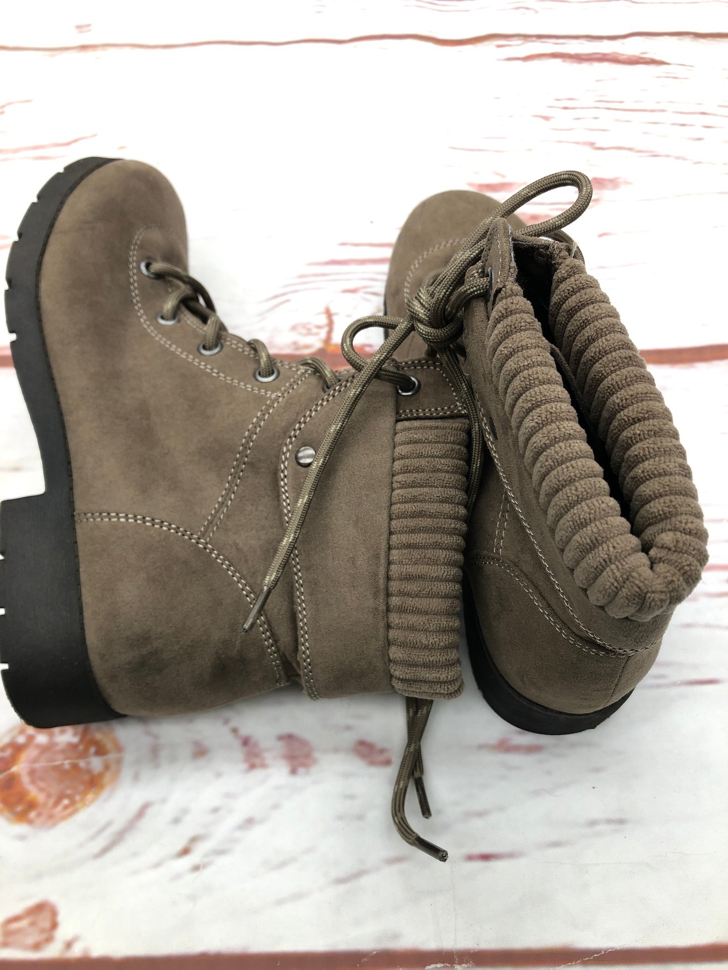 Boots Combat By Clothes Mentor  Size: 7.5