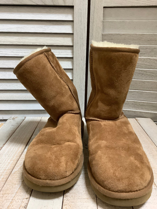 Boots Snow By Ugg  Size: 8