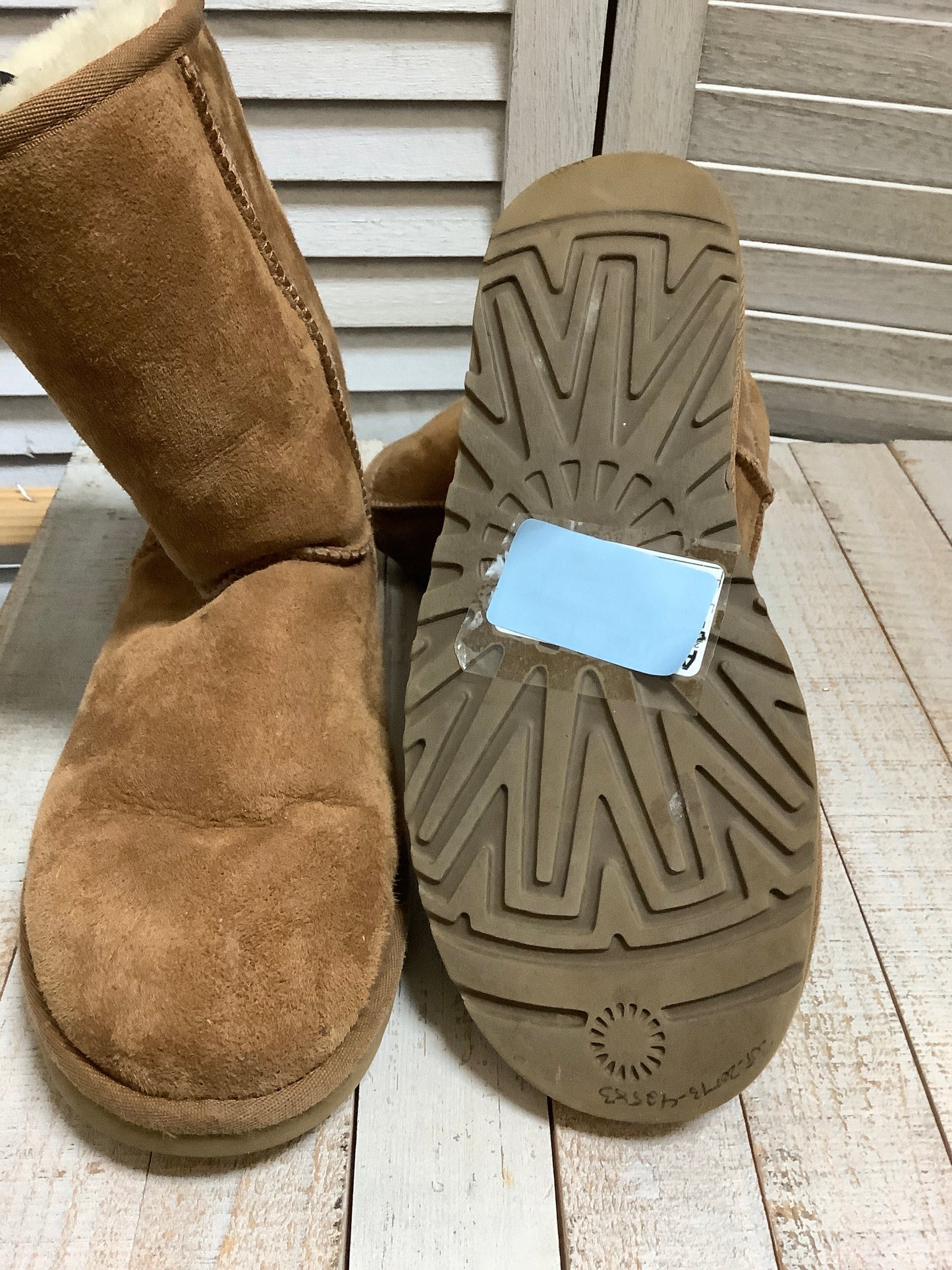 Boots Snow By Ugg  Size: 8