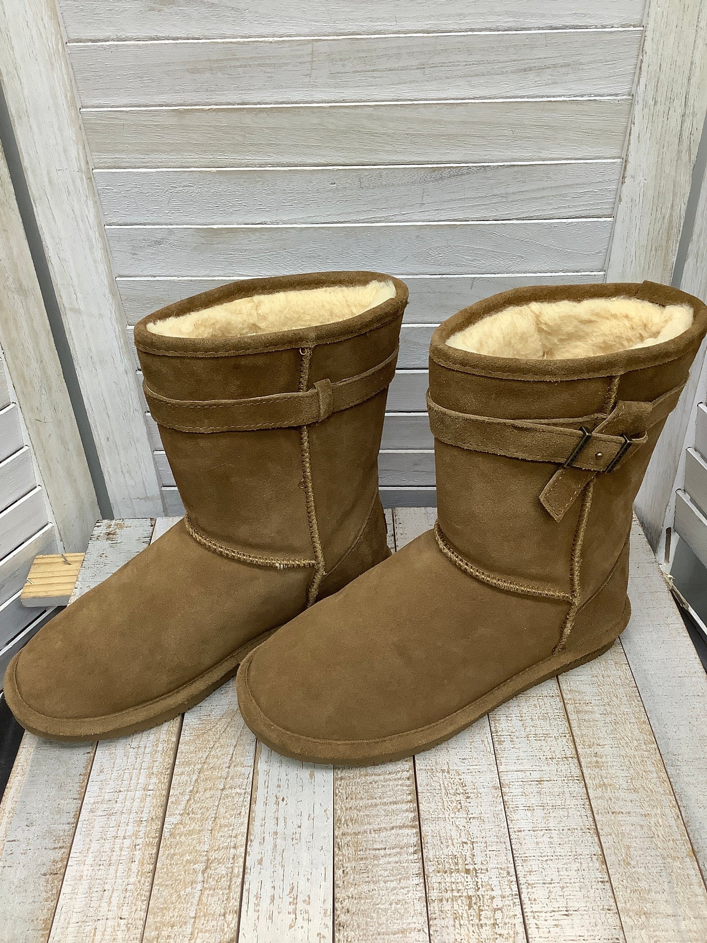 Boots Snow By Bearpaw  Size: 9