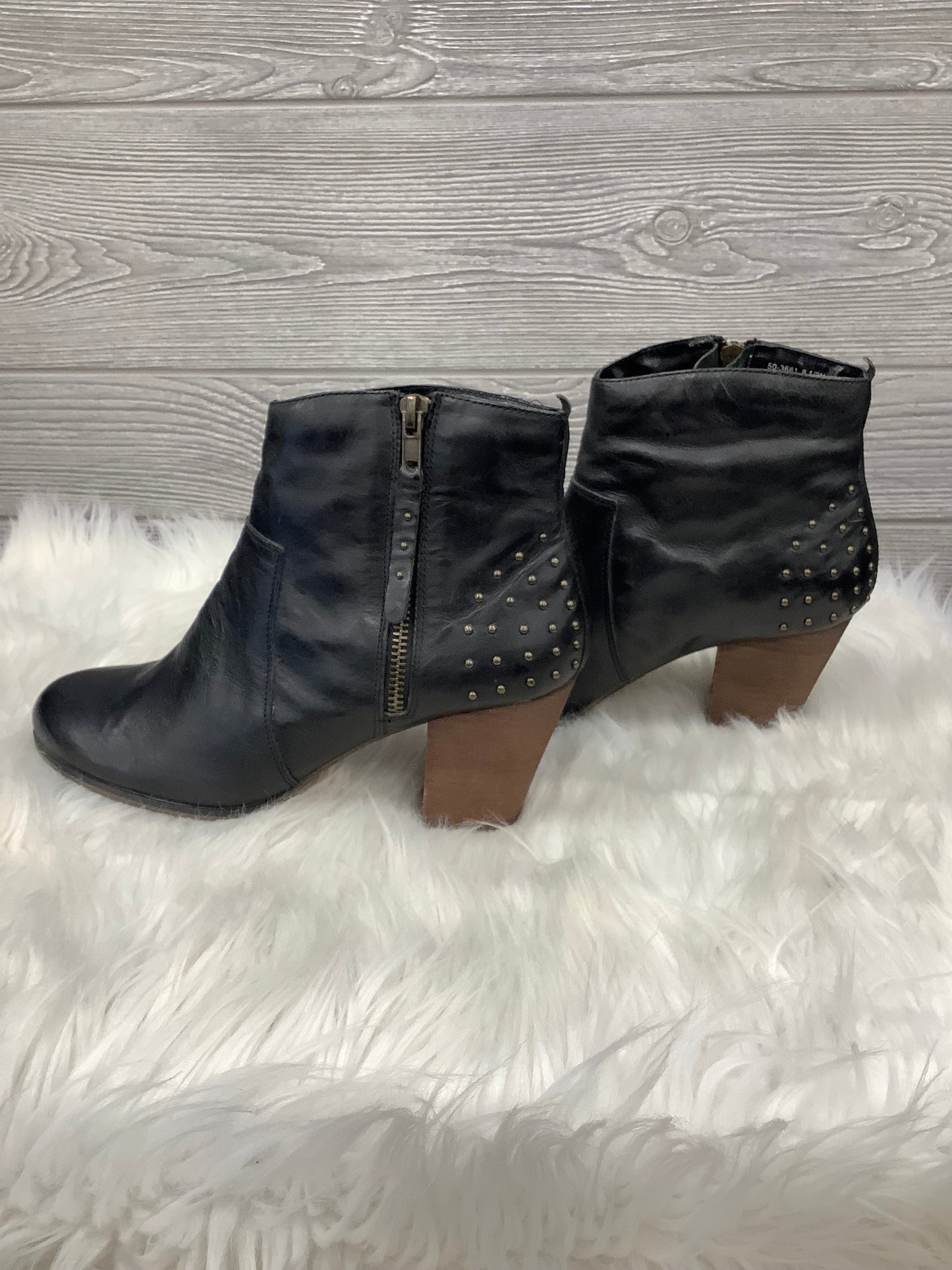 Boots Ankle Heels By Clothes Mentor  Size: 8.5