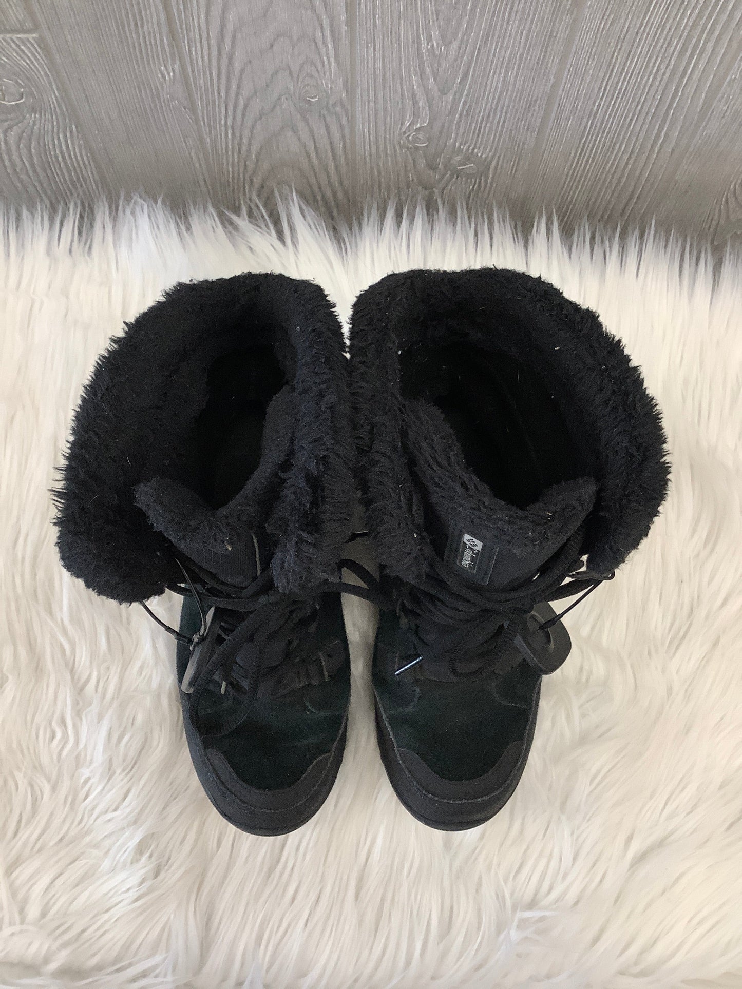 Boots Snow By Columbia  Size: 8